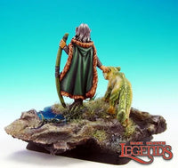 Reaper Miniaturen Aeris, Female Elf Ranger and Panthe 03401