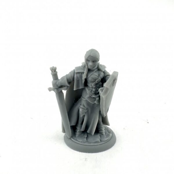 Reaper MIniatures Isabeau Laroche, Female Paladin 07129